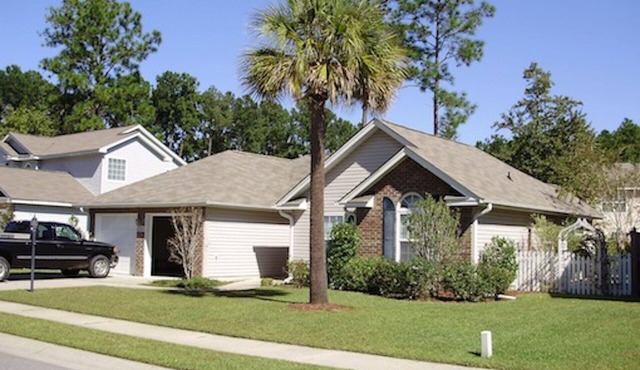 Cozy home with pet safe garden and great location for exploring