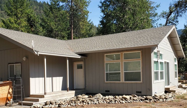 Cozy home with pool, next to golf course, 5 min from the river