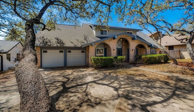 Cozy home with Pool & Game room
