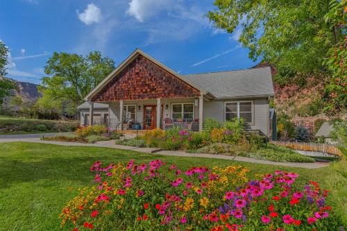 Cozy Home with Sauna 5 bedrooms 3 bathrooms Sleeps 12