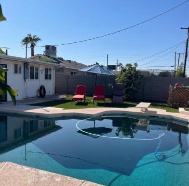 Cozy Home with Sparkling Pool/Pet Friendly