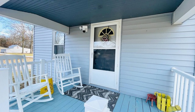 Cozy home with the right amenities for your visit to our sweet town.
