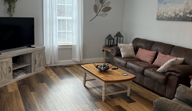 Cozy home/workspace minutes from Dalton and I-75