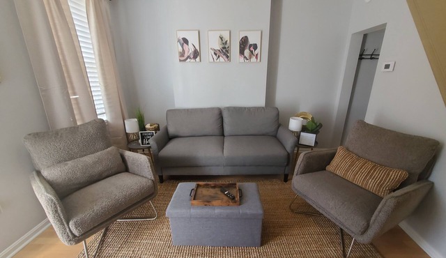 Cozy "Hospitality Suite" Centrally Located In Baltimore's Federal Hill Area