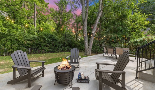 Cozy Hot Tub Retreat - 2 King Beds - Kid Friendly w/Games in St. Charles, MO