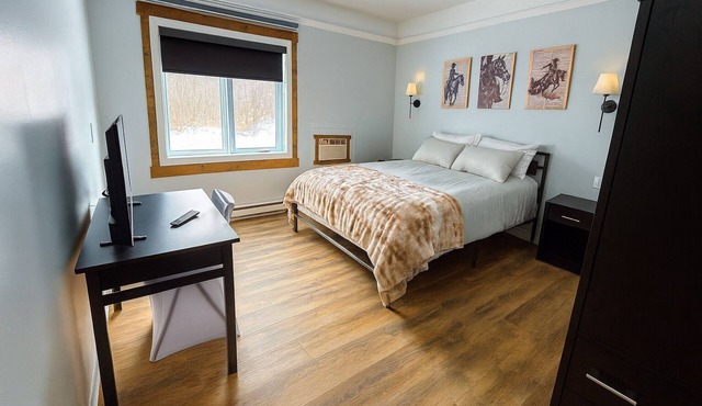 Cozy hotel Room in Varennes Grand Montreal