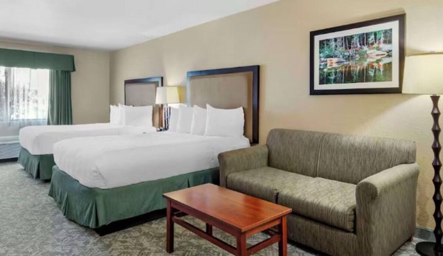 Cozy Hotel w/Indoor Pool, Free Breakfast & Gym – Near Vail & Beaver Creek Ski