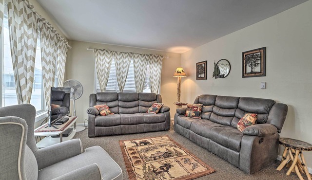 Cozy Houghton Lake Heights Cottage w/Private Yard