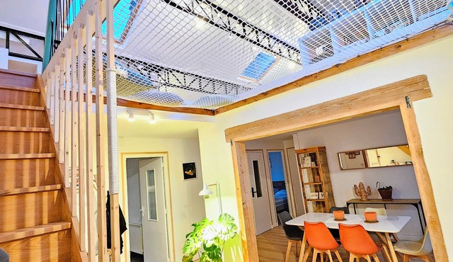 Cozy house 10min from Nancy with hanging net for up to 6 people.