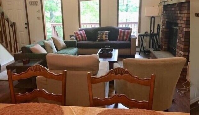 Cozy house 15 mins to Shawnee Ski Mountain.