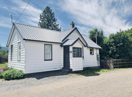 Cozy house by Crystal Creek