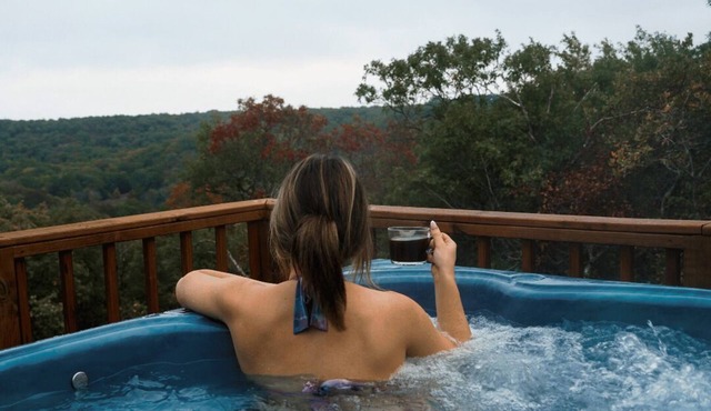 Cozy house close to wineries; hot tub; amazing views of Red River Valley