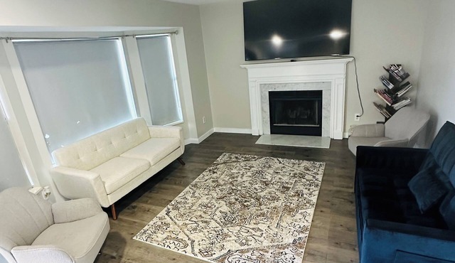 Cozy house, feel at home, quiet and safe neighborhood (pet-friendly)