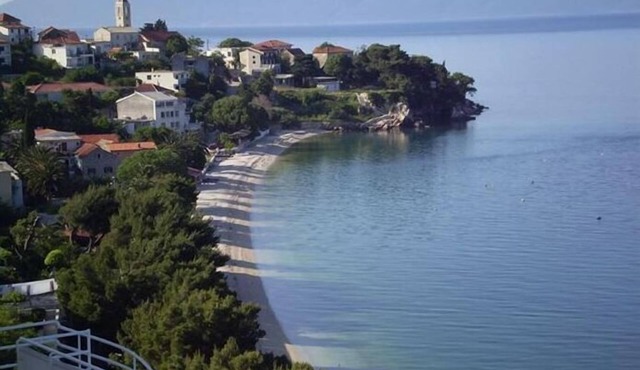 Cozy House: first-row beach, accessibility, hottub, AC, gasgrill, W/D prkng