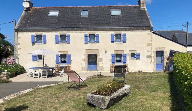 Cozy house for 2-8 people, only 800 m from the coast & the GR 34.