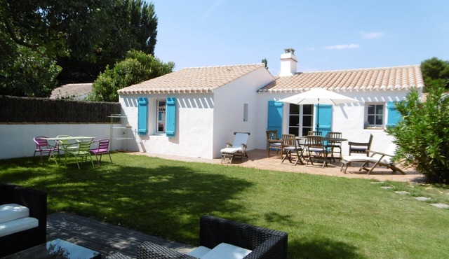Cozy house for 4 with enclosed garden in L'Épine, near the beach