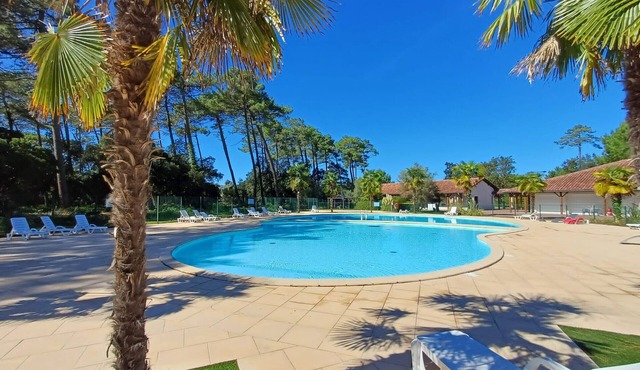 Cozy house for 6, terrace, residence with pool and parking near the beach
