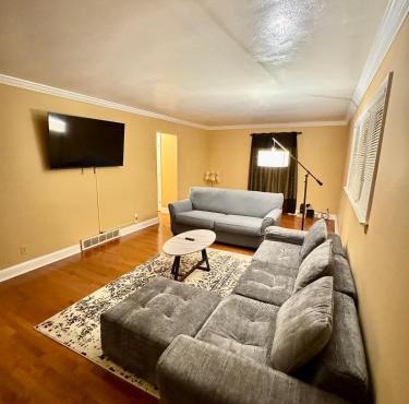 Cozy house for small or big group in Bridgeport WV