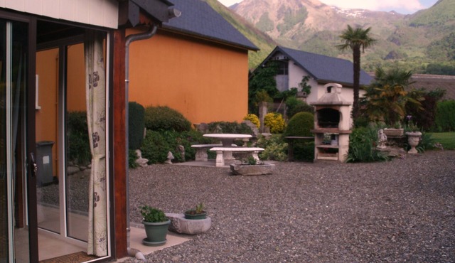 Cozy house fenced garden 600m2 10kms from CAUTERETS 20k ms in Lourdes