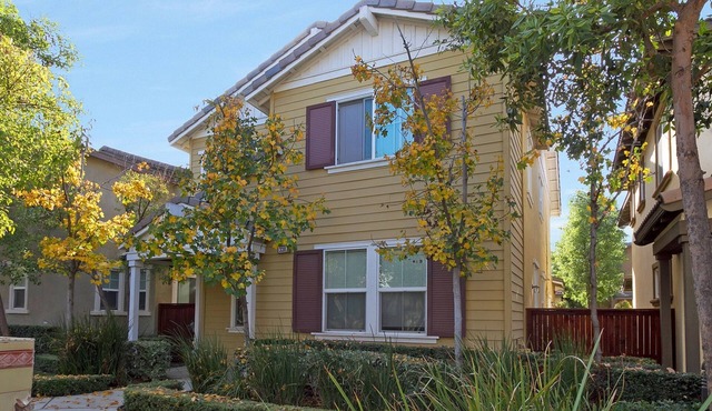 Cozy House In A Gated Community (Close To CBU)
