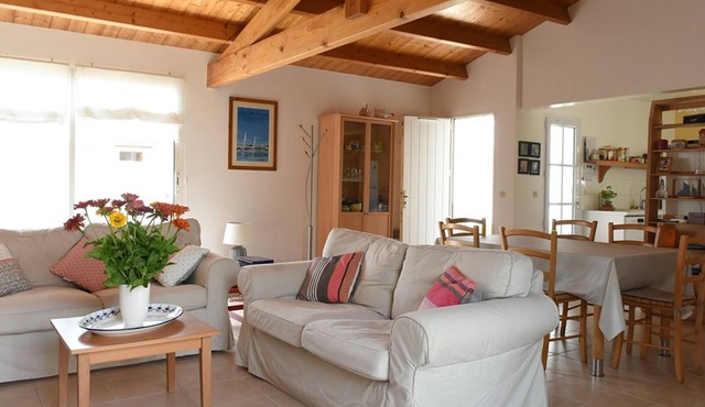 Cozy House in Ars-en-Ré - Near Port, Shaded Terrace, WiFi, Fireplace, and Modern Kitchen