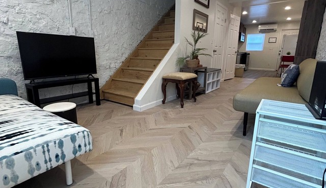 Cozy house in awesome Baltimore Fells Point with WiFi, AC
