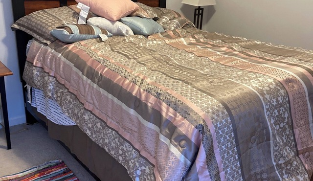 Cozy house in charming Indianapolis with AC, WiFi