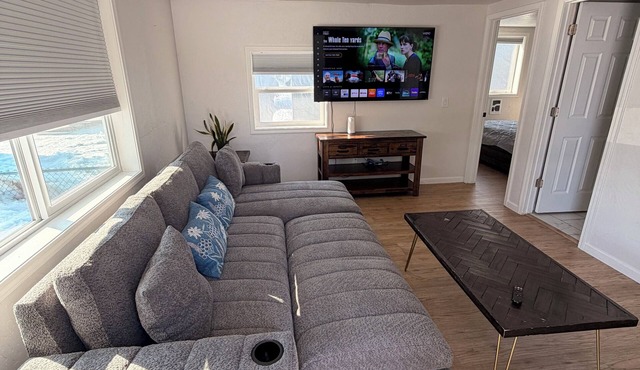 Cozy house in charming Anchorage with WiFi access