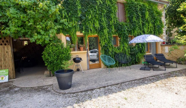 Cozy house in Daglan with fireplace and terrace