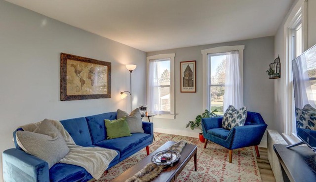 Cozy House in East Petersburg ~ with Sunroom!