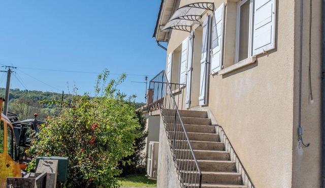 Cozy house in Figeac (46100), garden, 2 bedrooms, sleeps 4. 🌳