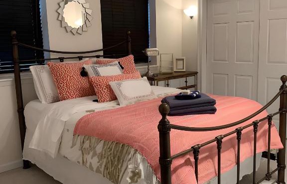 Cozy house in Huntington Bay Condo 2 bedrooms 2 & 2 bathrooms