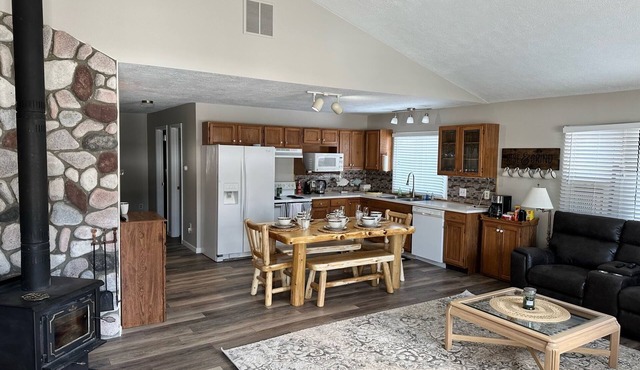 Cozy house in Indian River. Walking distance to Burt Lake and the public Beach.