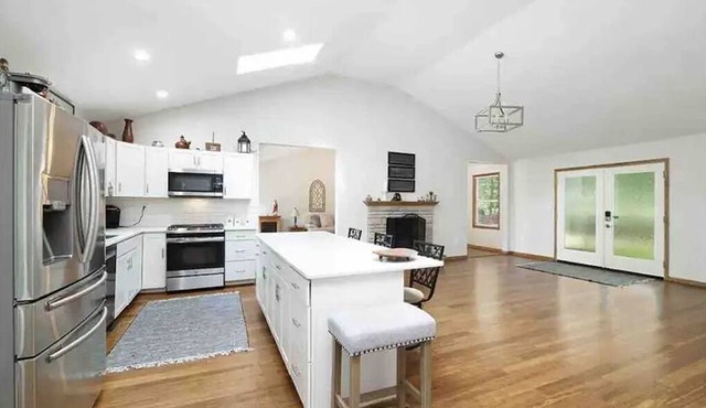 Cozy house in Medina Close 71/77/271 close hinckley park and shopping.