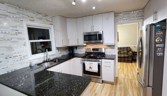 Cozy house in quiet area and close to everything. 7 miles from Raleigh downtown