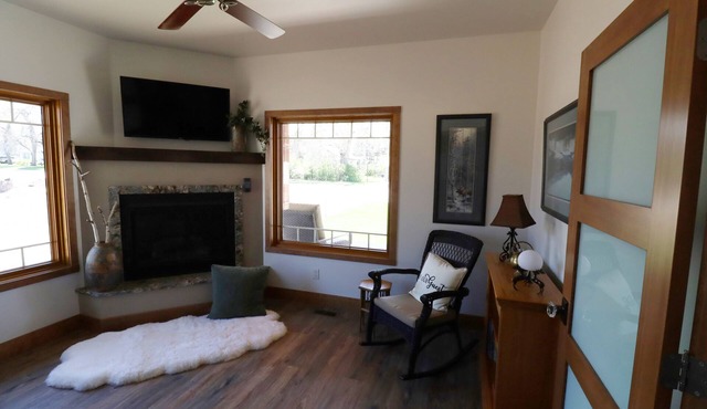 Cozy house in quiet neighborhood, downtown in walking distance (1510)