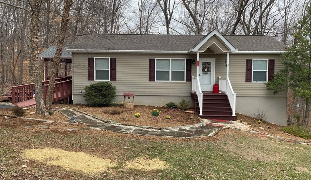 Cozy house in quiet SML community. Close to State Park, wineries, Bridgewater.