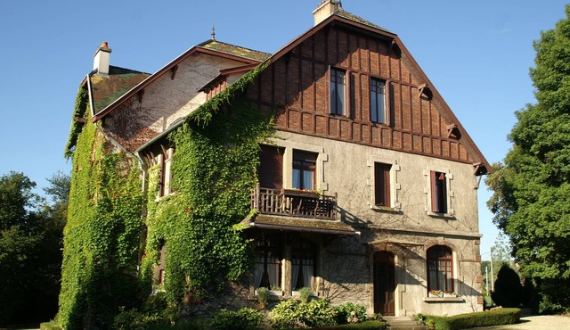 Cozy house in the countryside, park and tennis, billiards, Côte des vins