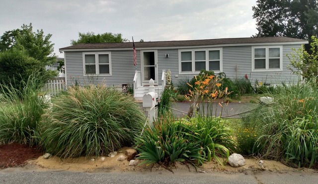 Cozy House, in the Historic Bowers Beach. Pet Friendly and Quiet.