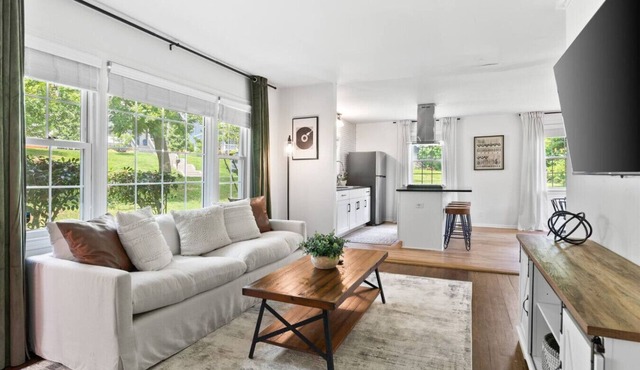 Cozy House in Trendy East Nashville with a Patio, Grill