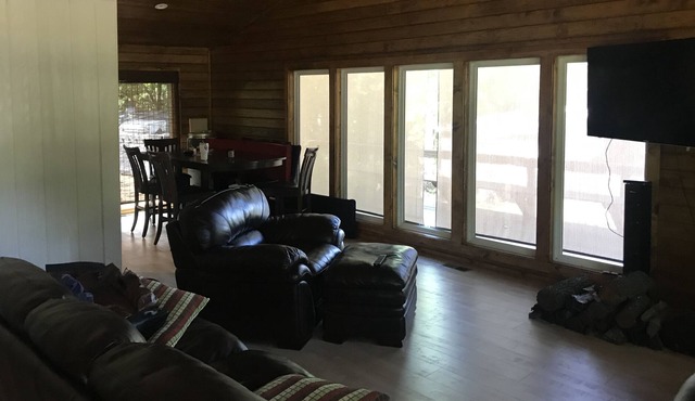 Cozy House Lake Tenkiller - Sleeps 6 extra rooms available up to 10 people