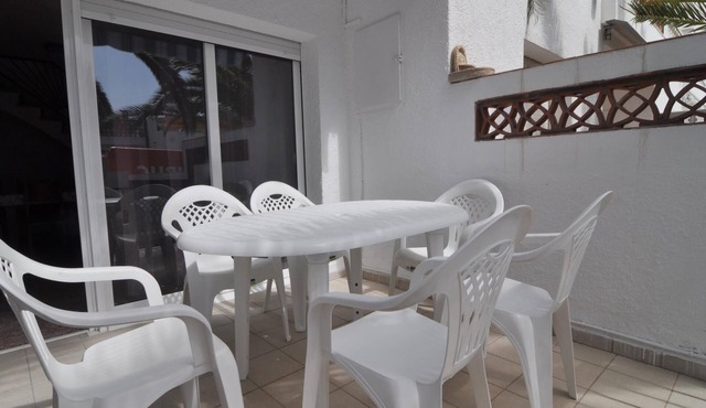 Cozy house located just 1 minute from Riells beach.