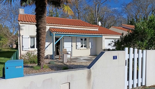 Cozy house near beach and forest, parking