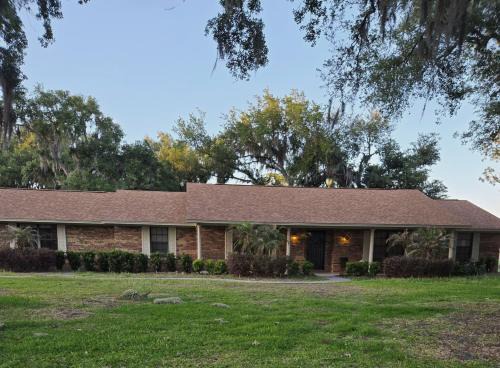 Cozy House Near Disney with Free Airport Pickup