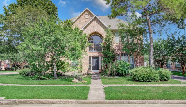 Cozy House near NASA perfect for family visitors, plenty of living space!