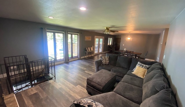 Cozy house on the lake minutes from the golf course