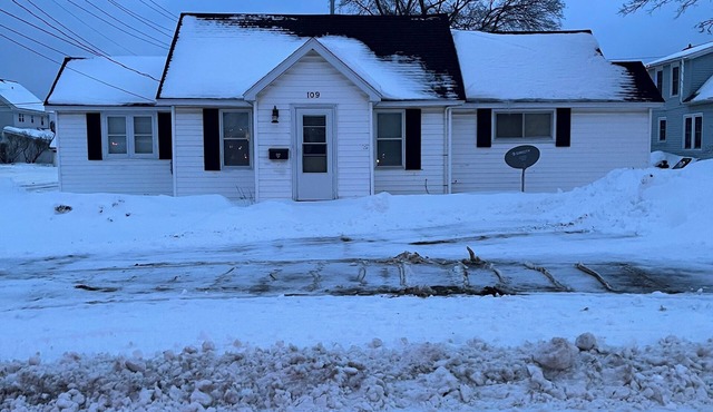 Cozy house ON the ATV/ORV trail located in Newberry. Great for year round fun.