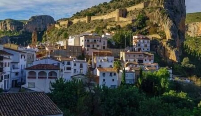 Cozy house on the banks of the Turia river