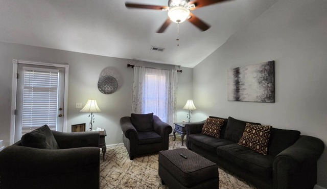 Cozy House on the way to Clemson, Pendleton, Anderson and T. Ed Garrison Arena