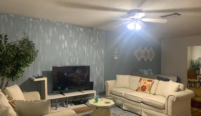 Cozy house. Only 10 minutes from the Siesta Key